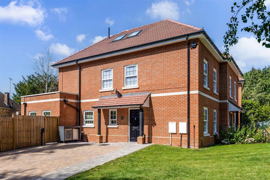 Detached house exterior, driveway
