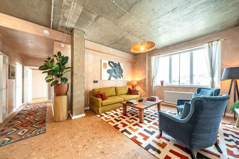 2 bedroom flat for sale, Bard Road, London W10