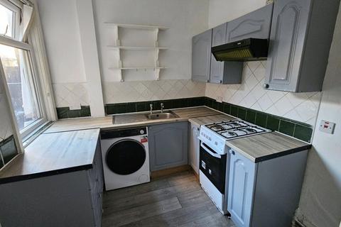 3 bedroom house to rent, Norfolk Street, Salford, M6