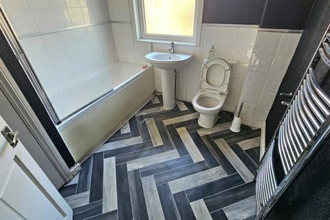 3 bedroom house to rent, Norfolk Street, Salford, M6