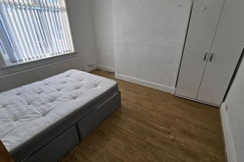 3 bedroom house to rent, Norfolk Street, Salford, M6