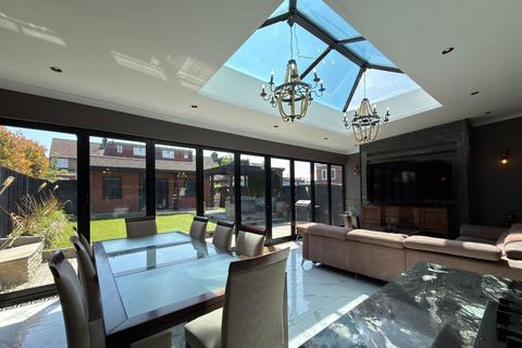 6 bedroom semi-detached house for sale, 23 Medina Road, Luton, Bedfordshire, LU4 8BD