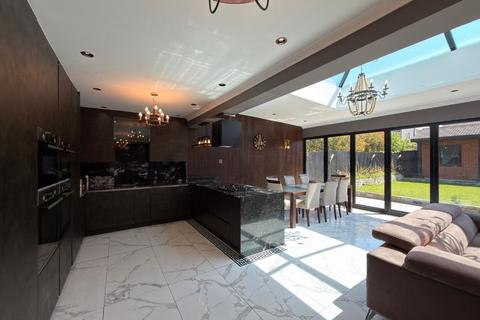 6 bedroom semi-detached house for sale, 23 Medina Road, Luton, Bedfordshire, LU4 8BD