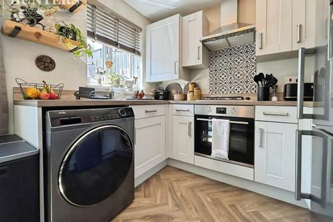2 bedroom semi-detached house for sale, Kestrel Avenue, Barnsley