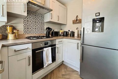 2 bedroom semi-detached house for sale, Kestrel Avenue, Barnsley