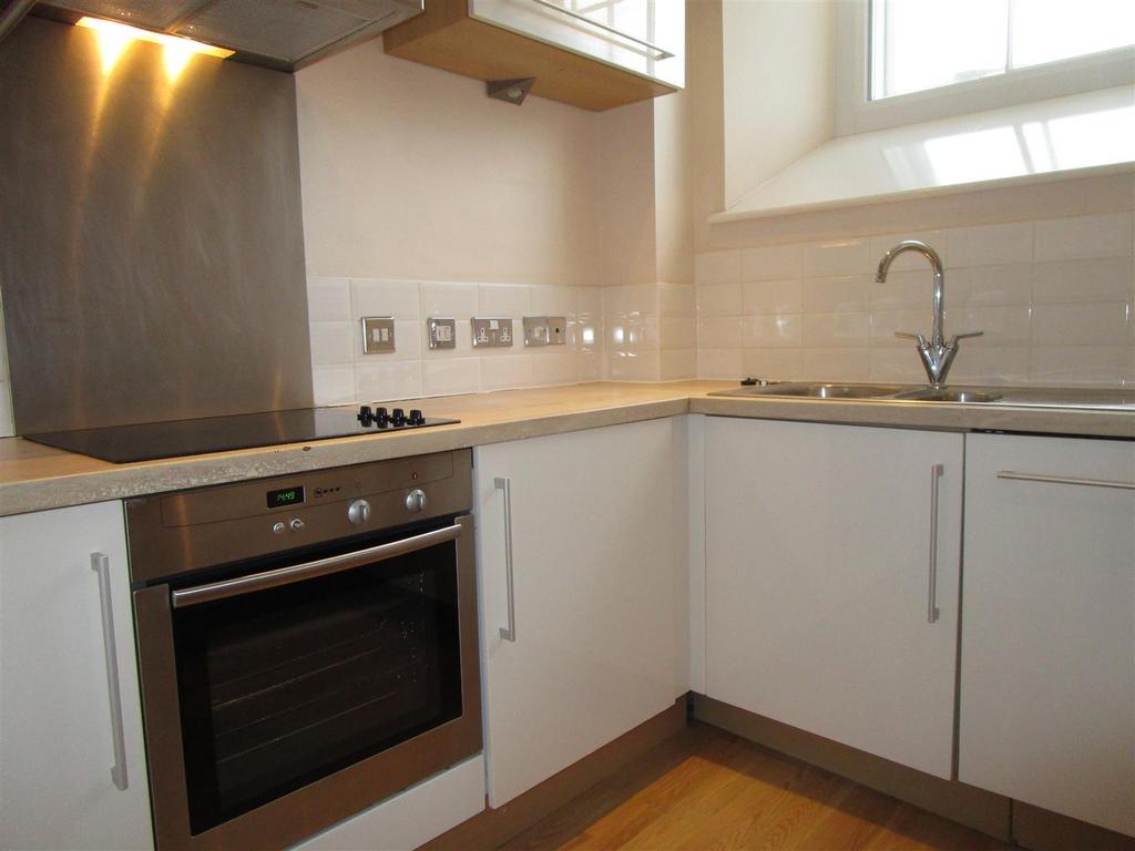 Apartment in Bristol, Ashley Down - View 4
