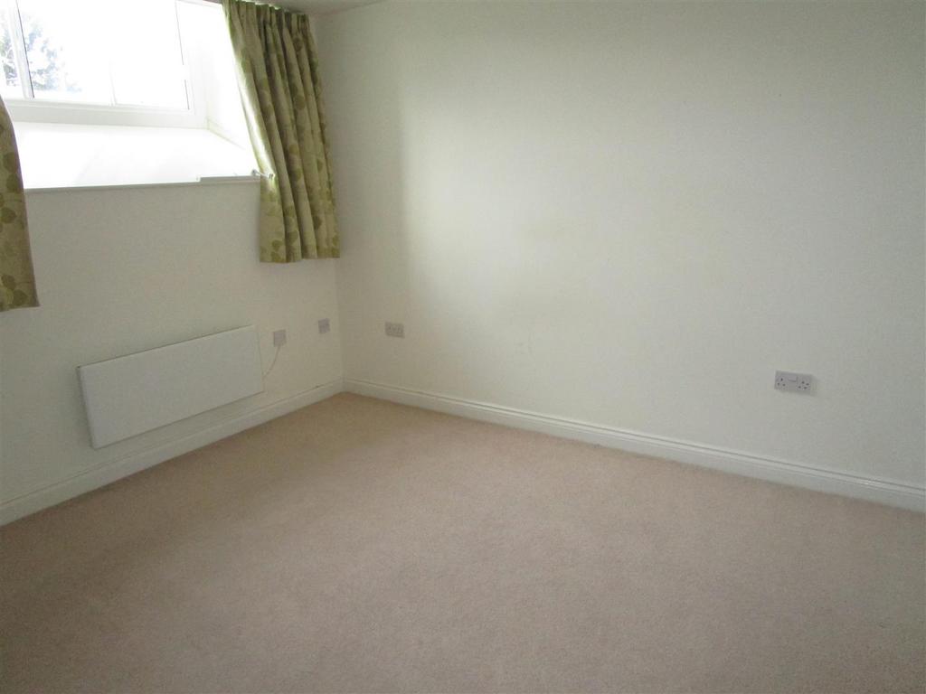 Apartment in Bristol, Ashley Down - View 6