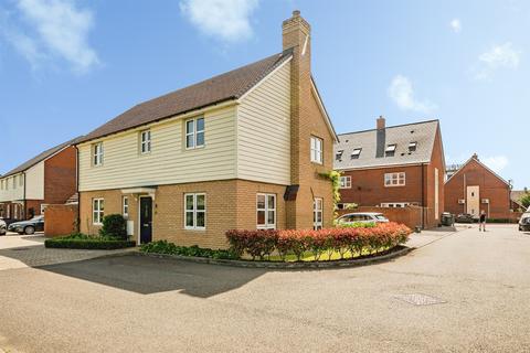 4 bedroom detached house for sale, Farleigh Drive, Berryfields, Aylesbury
