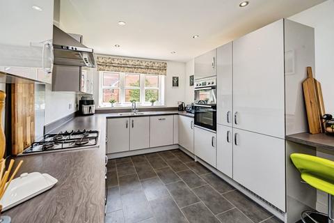 4 bedroom detached house for sale, Farleigh Drive, Berryfields, Aylesbury