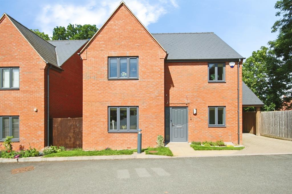 4 bedroom detached house for sale