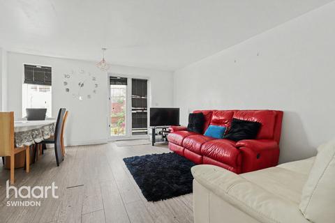 4 bedroom semi-detached house to rent, Hull Road, Swindon