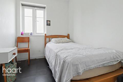 4 bedroom semi-detached house to rent, Hull Road, Swindon