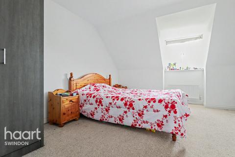 4 bedroom semi-detached house to rent, Hull Road, Swindon