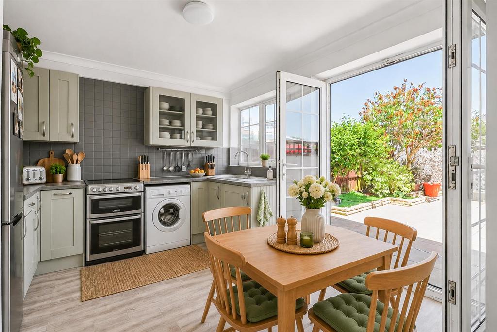 Spinningdale, Arnold, Nottingham - View 3