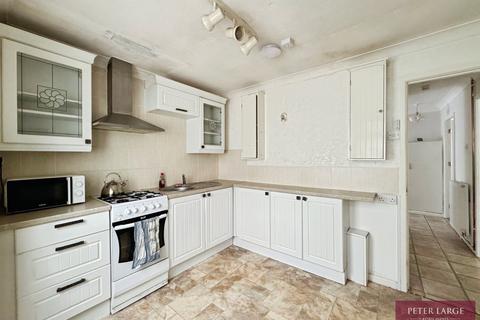 2 bedroom semi-detached bungalow for sale, 5 Spruce Avenue, Rhyl LL18 3SU