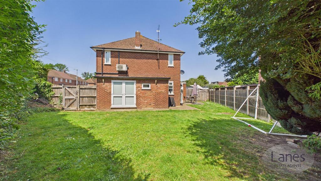 Detached house exterior, garden