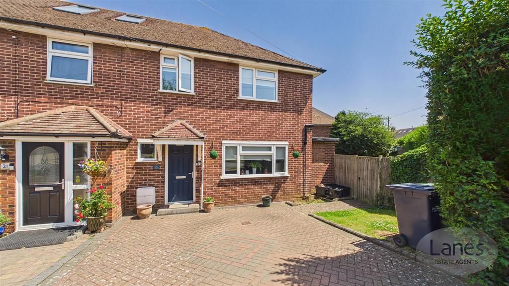 Detached house exterior, driveway