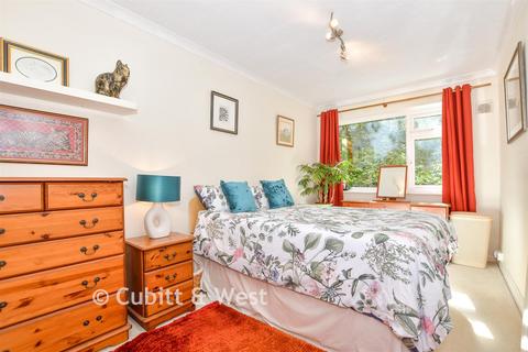 2 bedroom ground floor flat for sale, Trenholme Court, Caterham CR3