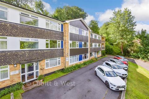 2 bedroom ground floor flat for sale, Trenholme Court, Caterham CR3