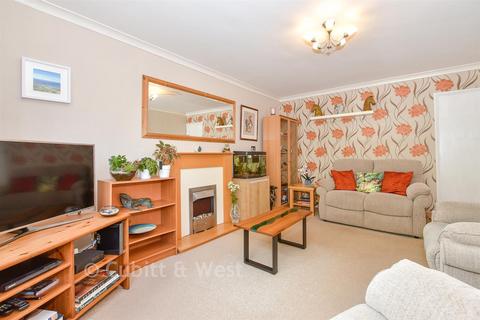 2 bedroom ground floor flat for sale, Trenholme Court, Caterham CR3
