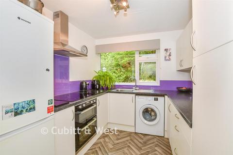 2 bedroom ground floor flat for sale, Trenholme Court, Caterham CR3
