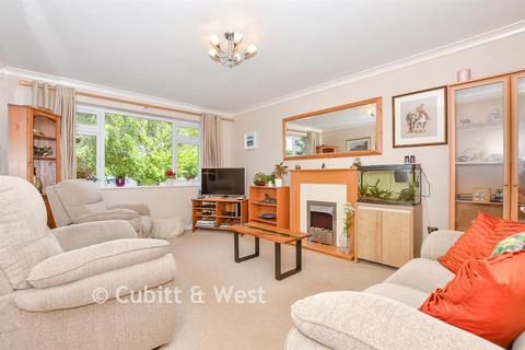 2 bedroom ground floor flat for sale, Trenholme Court, Caterham CR3