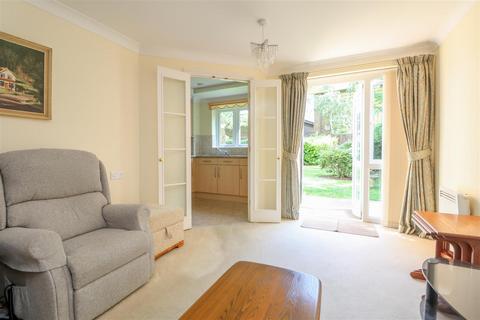 2 bedroom flat for sale, Kings Road, Horsham