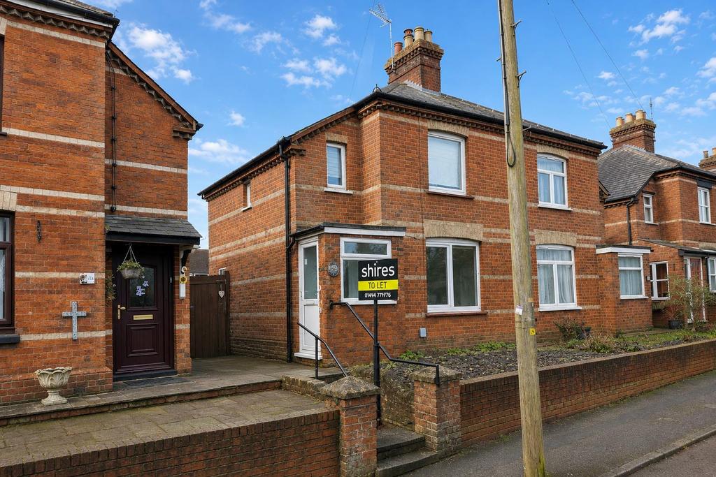 3 bedroom semi-detached house to rent