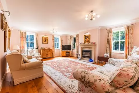 4 bedroom detached house for sale - View 3
