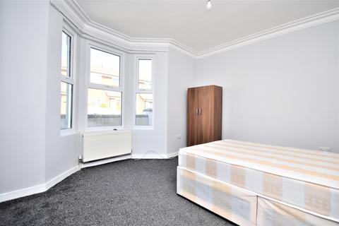 1 bedroom in a house share to rent, Cambridge Road Rochester ME2