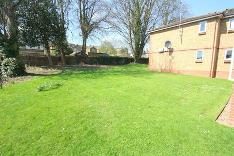 Studio to rent, Victoria Court, Victoria Street, Maidstone ME16