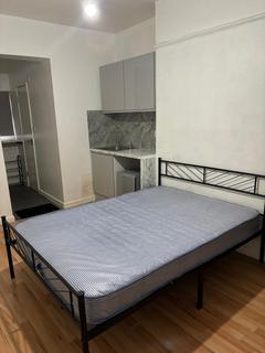 5 bedroom terraced house to rent, Glenny Road, Barking, IG11