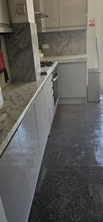 5 bedroom terraced house to rent, Glenny Road, Barking, IG11