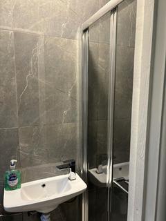 5 bedroom terraced house to rent, Glenny Road, Barking, IG11