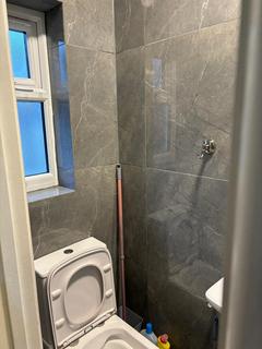5 bedroom terraced house to rent, Glenny Road, Barking, IG11
