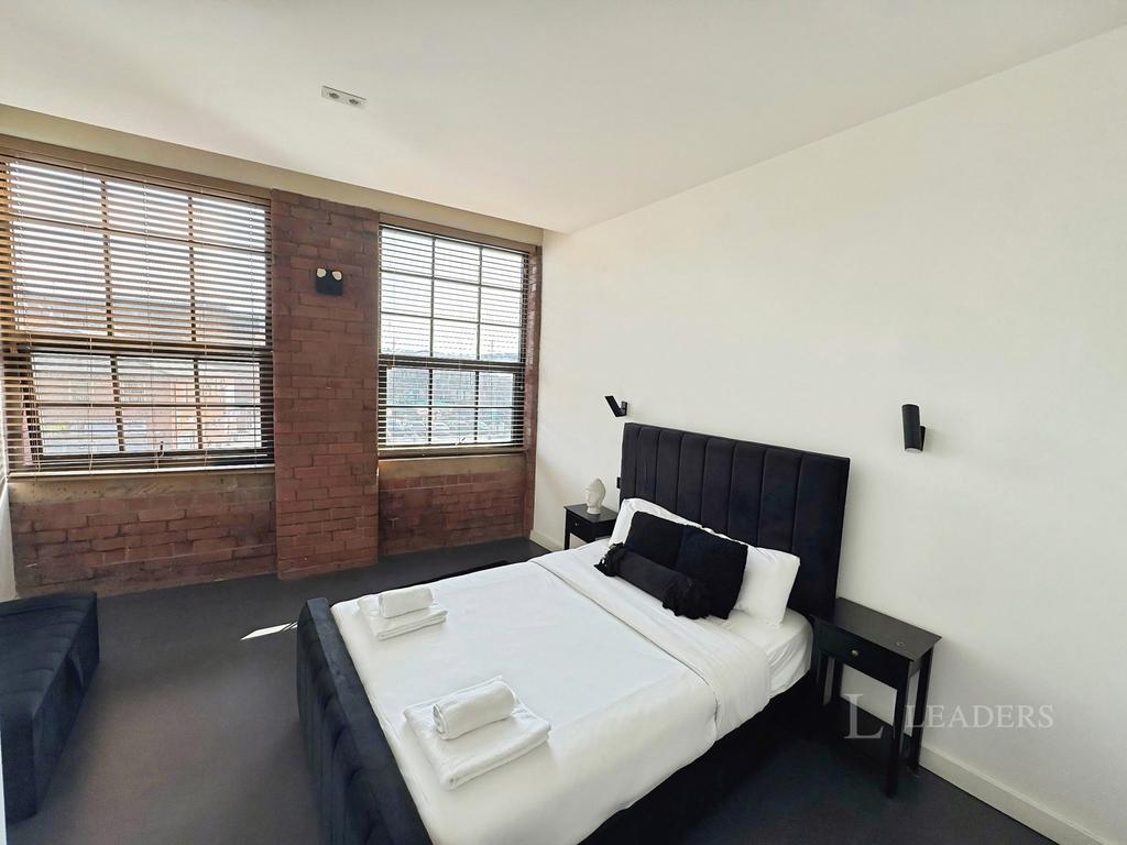 Apartment in Sheffield, South Yorkshire - More