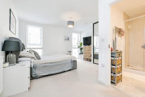 2 bedroom flat for sale, Mahindra Way, Beckton, London, E6