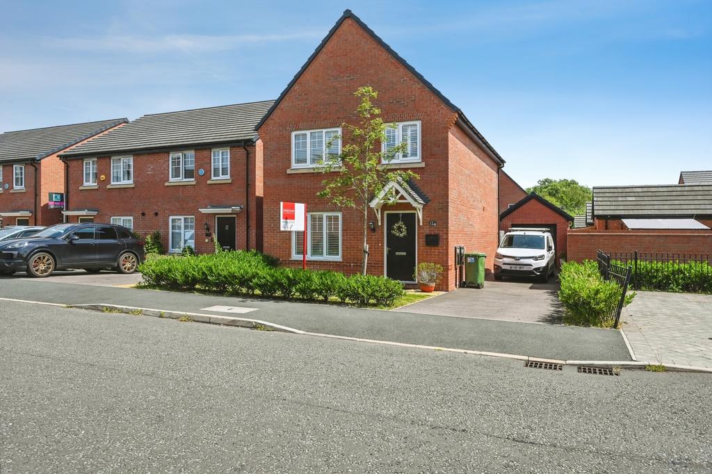 4 bedroom detached house for sale