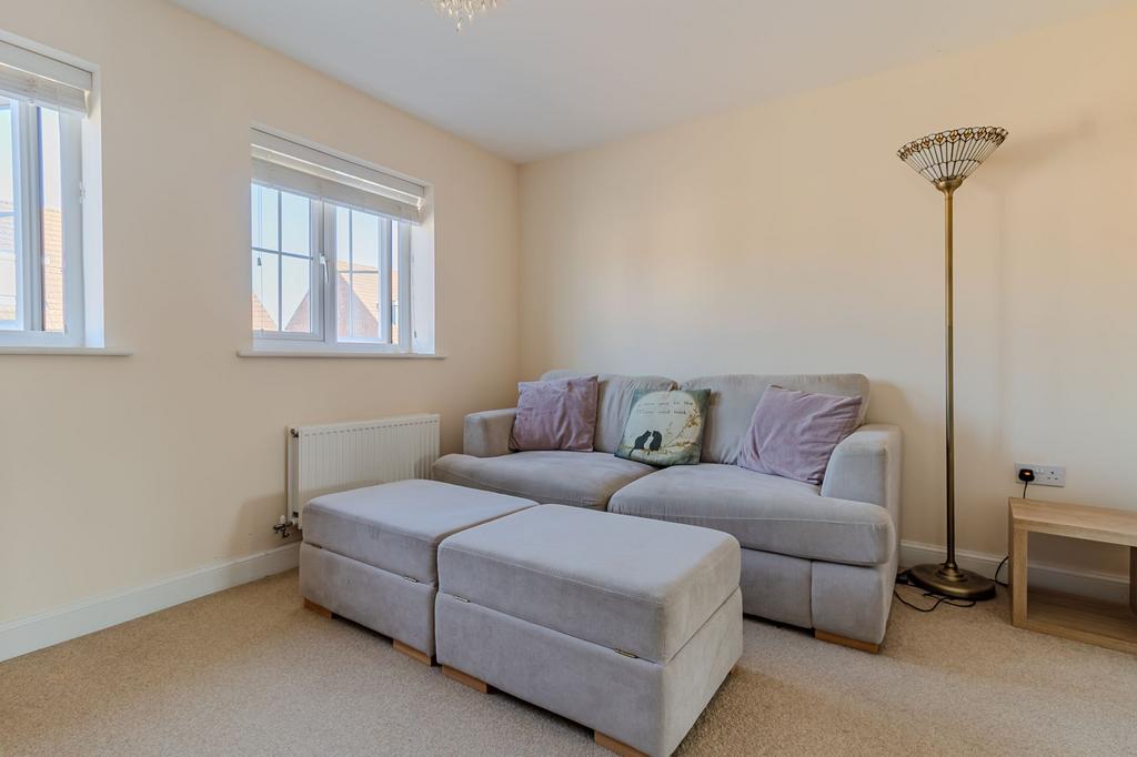 House in Blaby, Glenfields - More