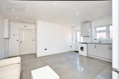 1 bedroom detached house to rent, Eastern Avenue, Gants Hill, Redbridge, Ilford, Essex, IG2