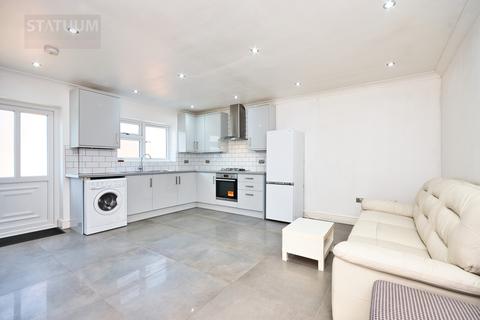 1 bedroom detached house to rent, Eastern Avenue, Gants Hill, Redbridge, Ilford, Essex, IG2