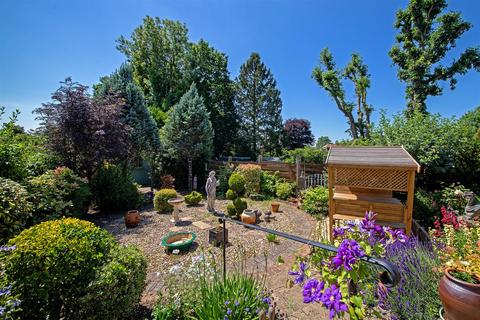 3 bedroom detached bungalow for sale, Green Lane, St. Albans