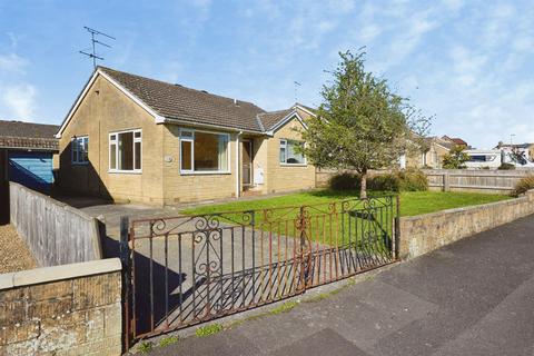 2 bedroom detached bungalow for sale, Shreen Way, Gillingham
