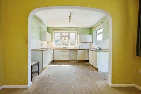 2 bedroom detached bungalow for sale, Shreen Way, Gillingham