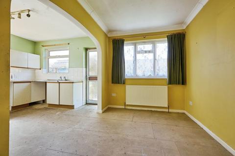 2 bedroom detached bungalow for sale, Shreen Way, Gillingham