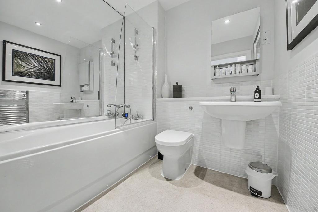 House in Southampton, Botany Bay - More