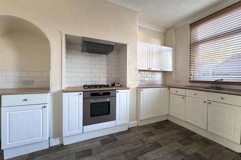 3 bedroom terraced house to rent, Midland Road, Royston, Barnsley