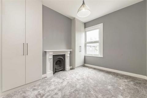 2 bedroom flat to rent, Drakefell Road, London SE4