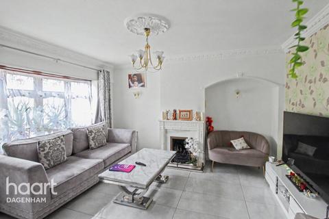 3 bedroom terraced house to rent, Dronfield Gardens, DAGENHAM