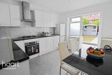 3 bedroom terraced house to rent, Dronfield Gardens, DAGENHAM